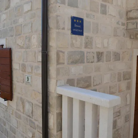 Lea Hvar Town