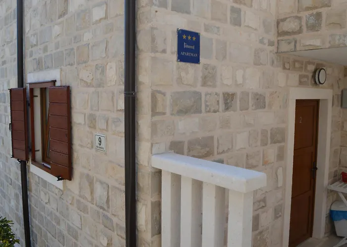 Lea Hvar Town