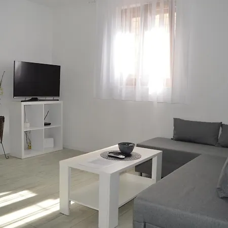 Apartment Lea *
