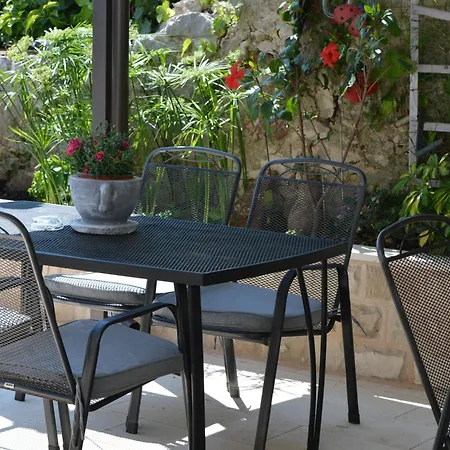 Lea アパート フヴァル