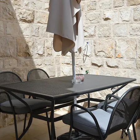 Lea Apartment *