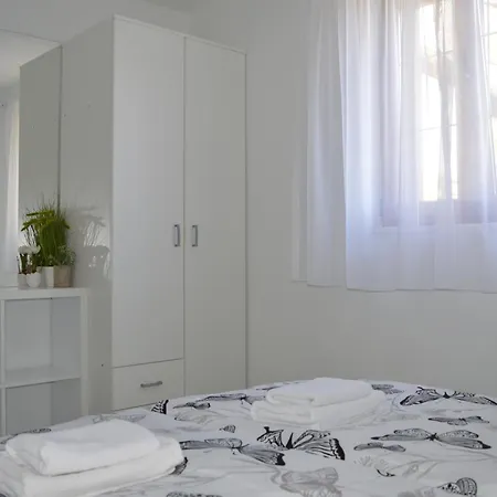 Lea アパート フヴァル