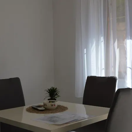 アパート Lea フヴァル