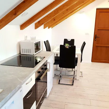 Lea Apartment *